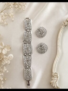 Vintage 1960's Sarah Coventry Bracelet with Clip-on Earrings